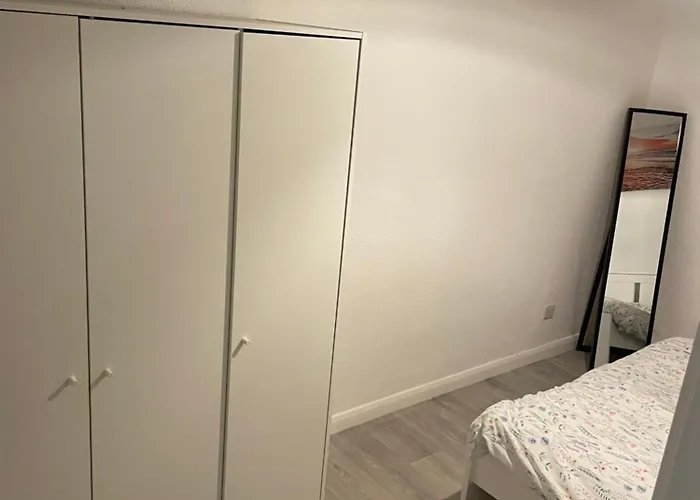 One Bedroom Flat Near Vauxhall Train Station London